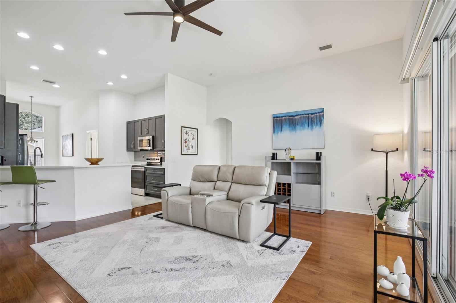 Image 5 of 36 For 742 Shorecrest Drive