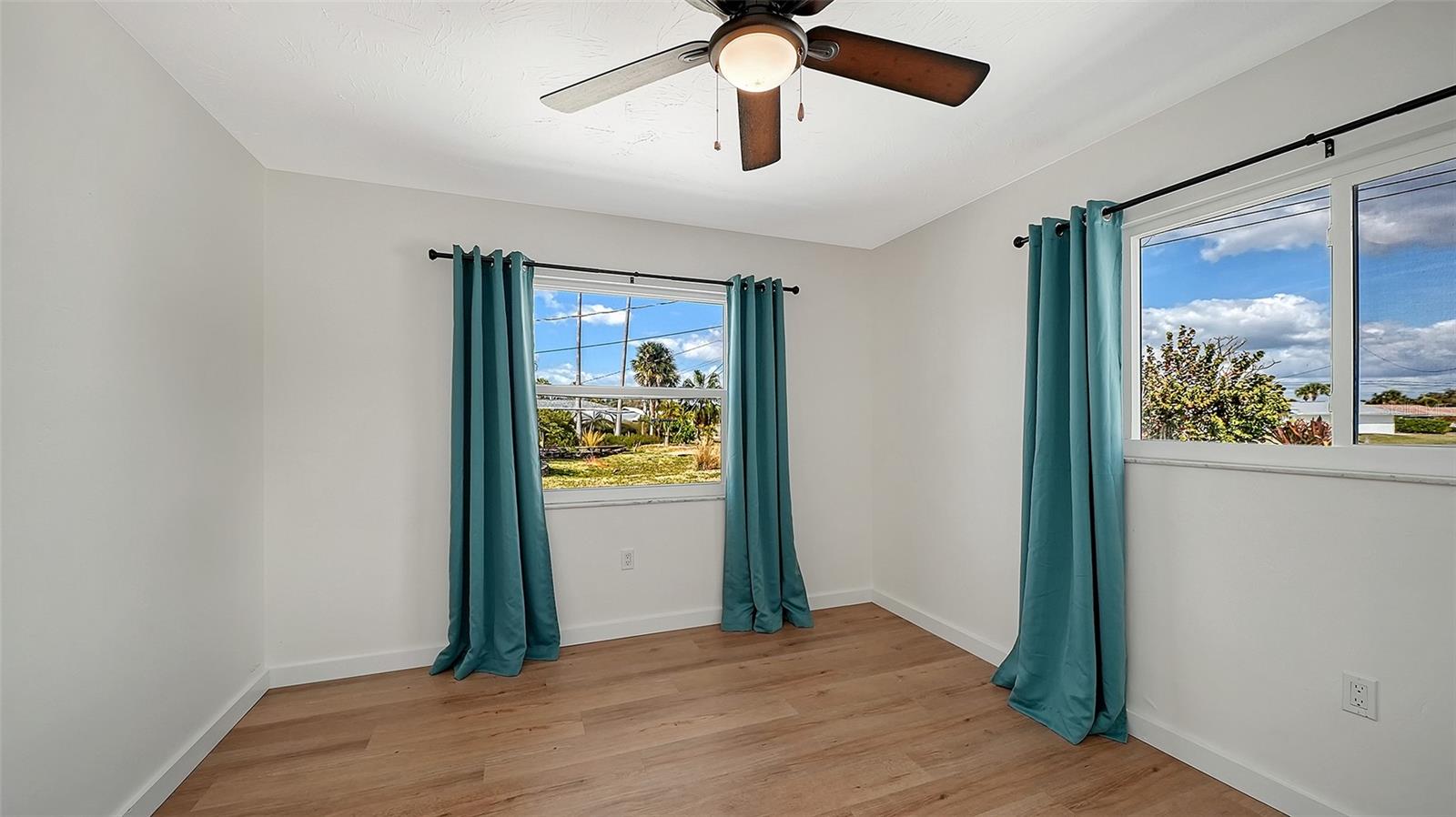 Image 24 of 45 For 447 Shore Drive