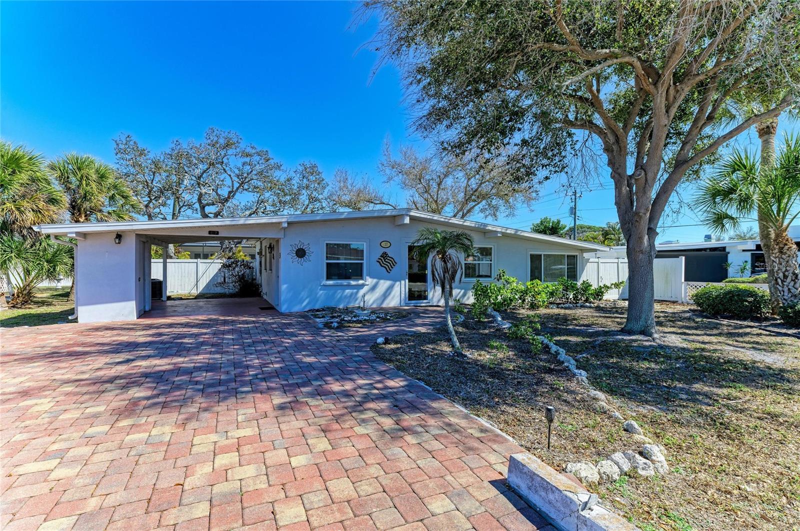Details for 817 Harbor Drive S, VENICE, FL 34285