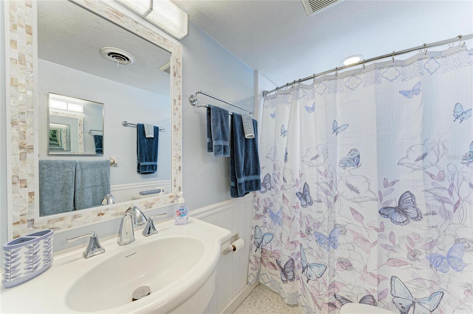 Listing photo id 9 for 817 Harbor Drive S