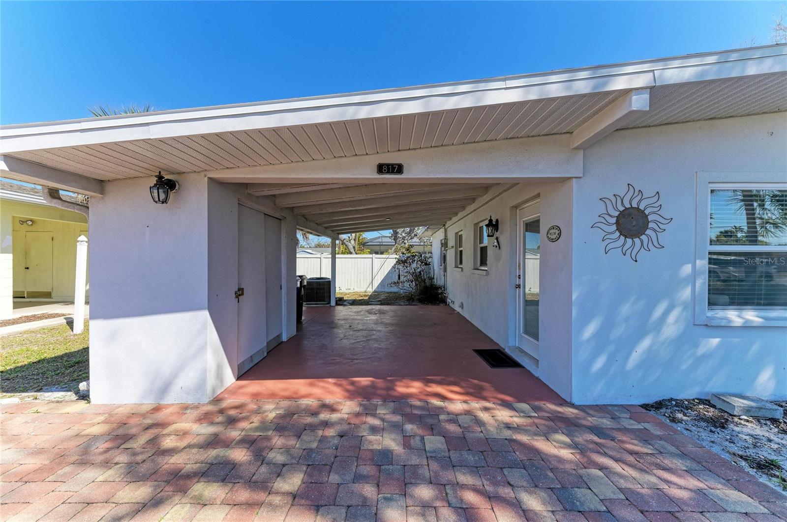 Listing photo id 16 for 817 Harbor Drive S