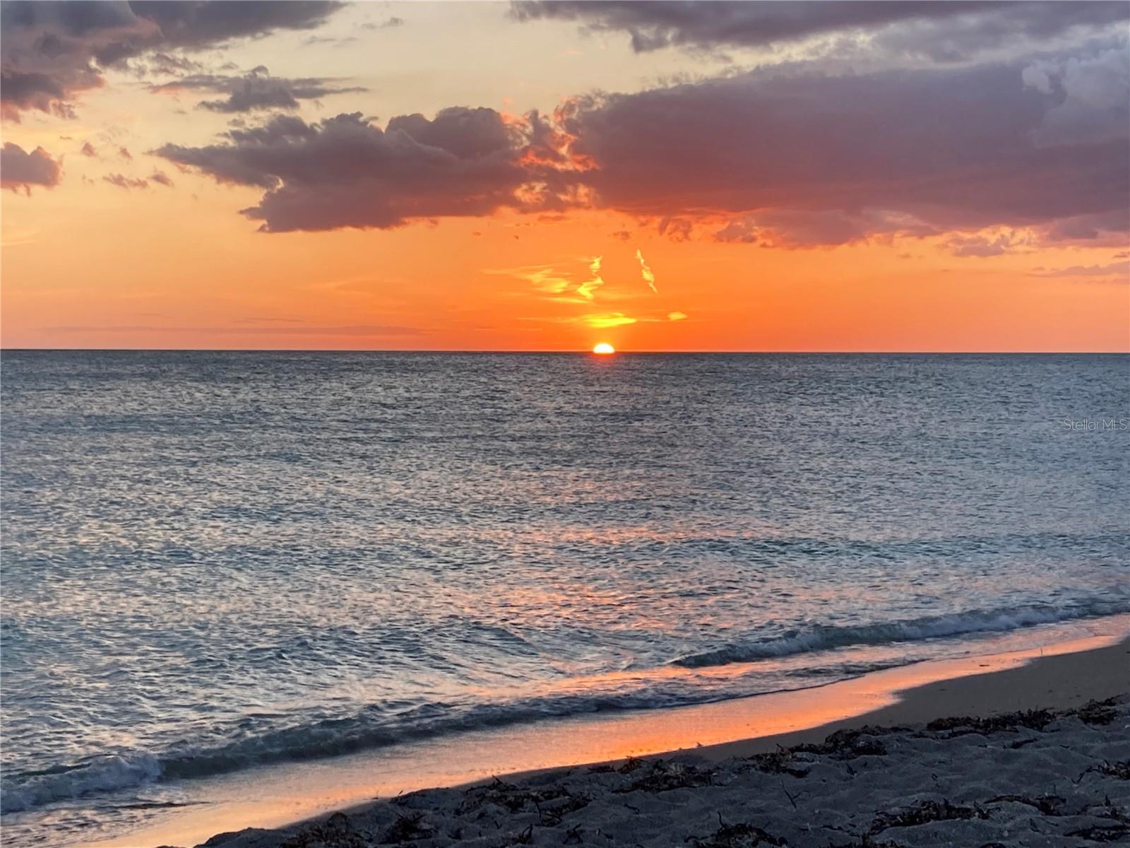 Listing photo id 30 for 817 Harbor Drive S