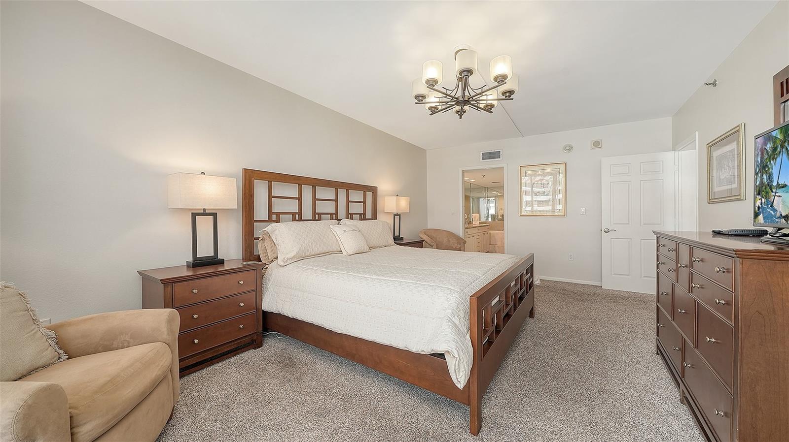 Image 21 of 44 For 1445 Gulf Of Mexico Drive 101