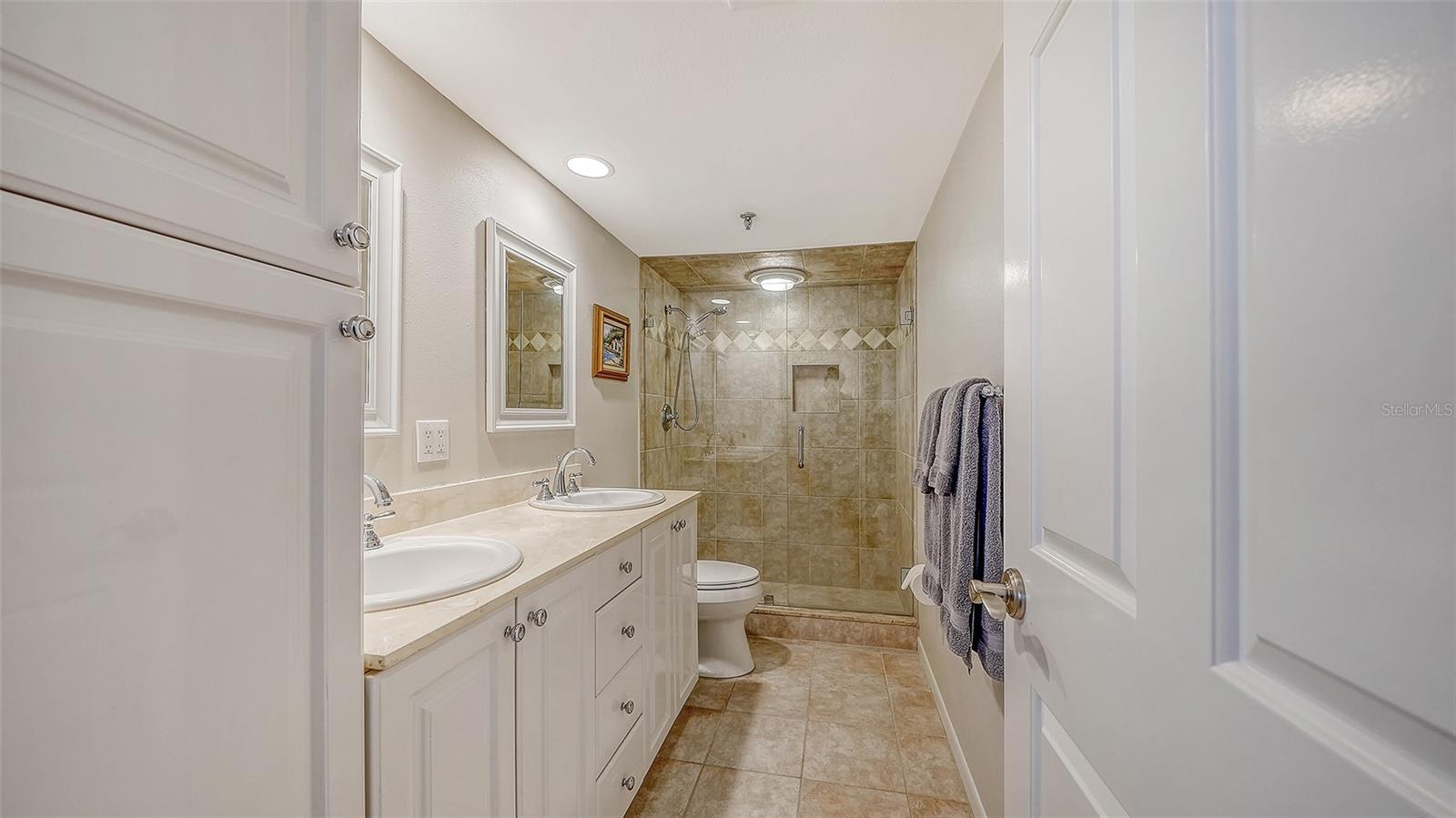 Image 26 of 44 For 1445 Gulf Of Mexico Drive 101