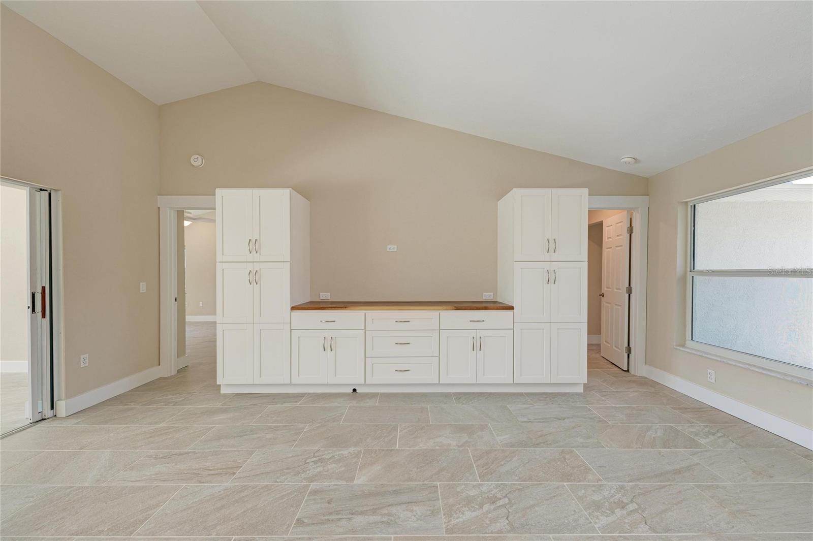 Image 33 of 100 For 1679 Valley Drive