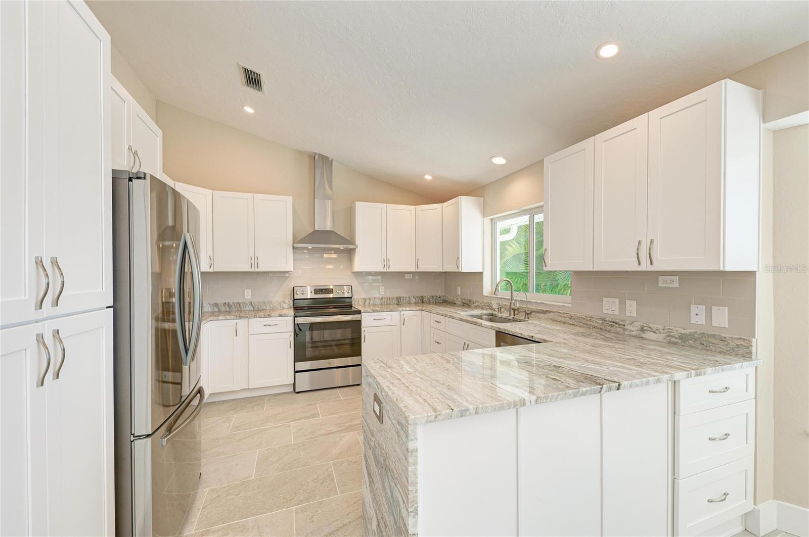 Image 47 of 100 For 1679 Valley Drive