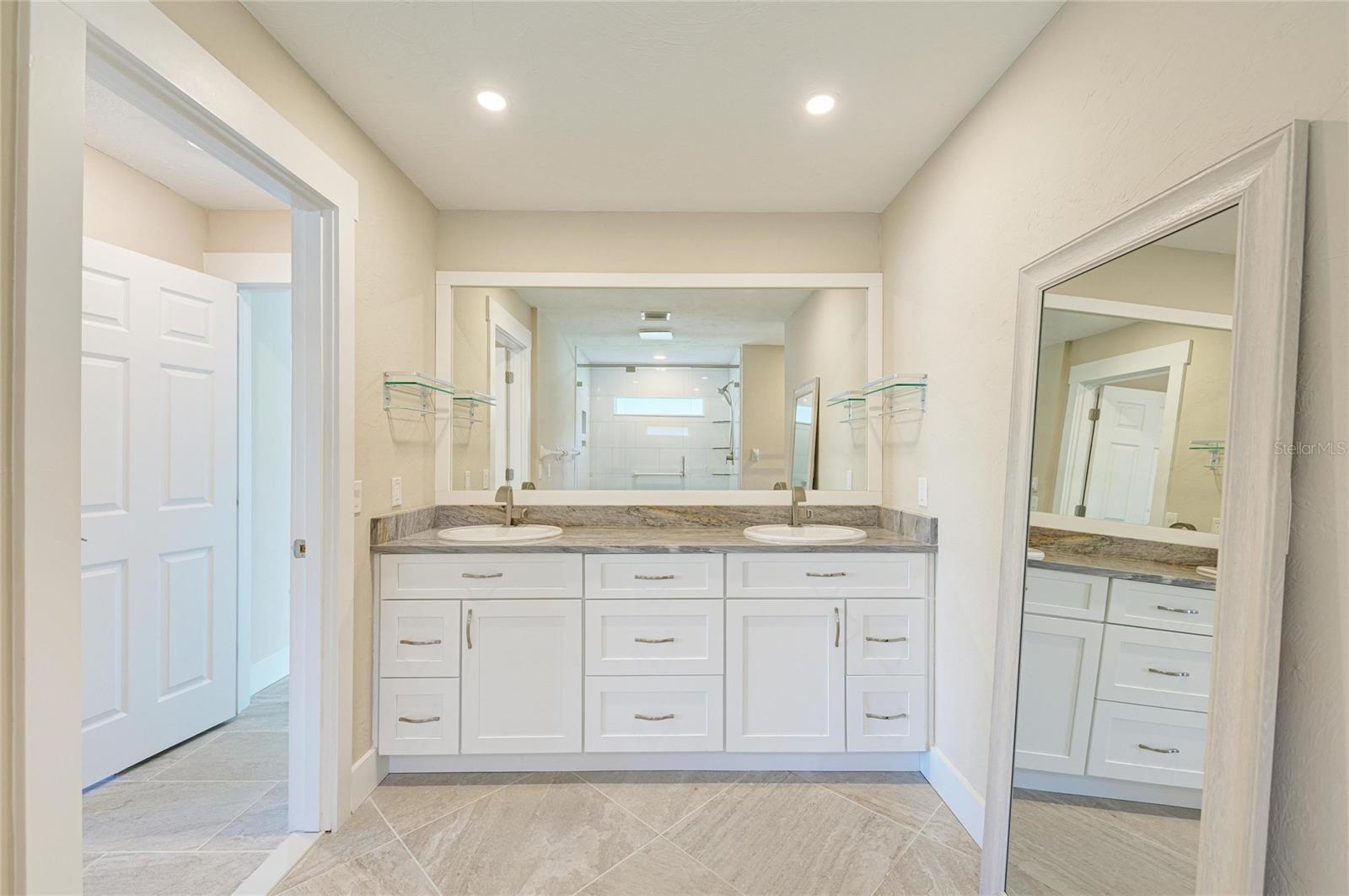 Image 53 of 100 For 1679 Valley Drive