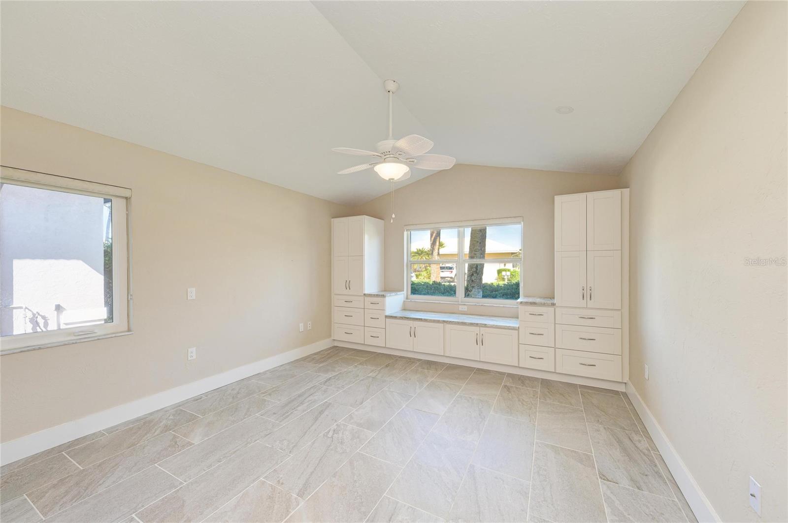 Image 63 of 100 For 1679 Valley Drive