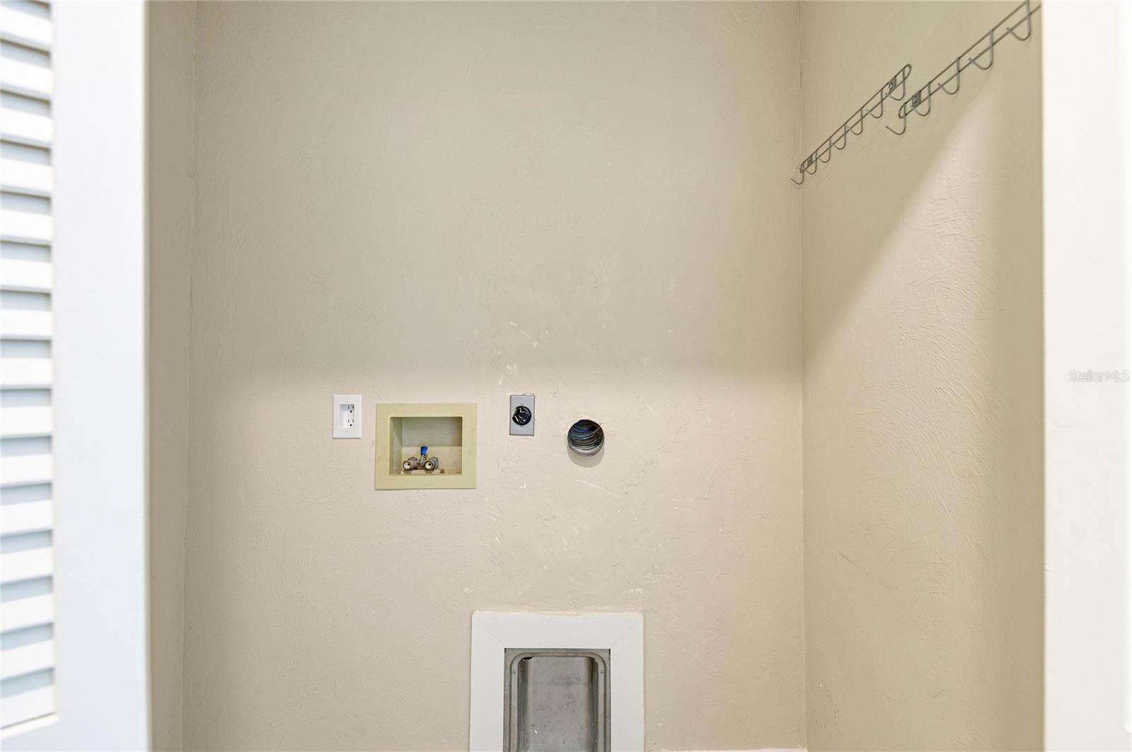 Image 74 of 100 For 1679 Valley Drive