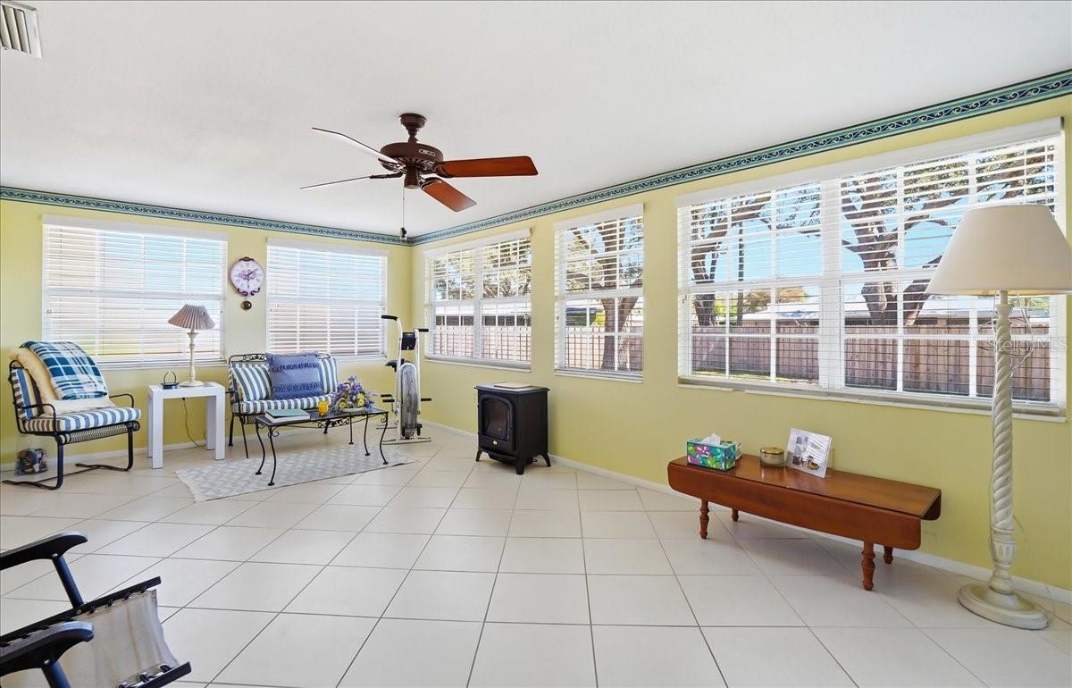 Image 10 of 48 For 6617 Glades Way