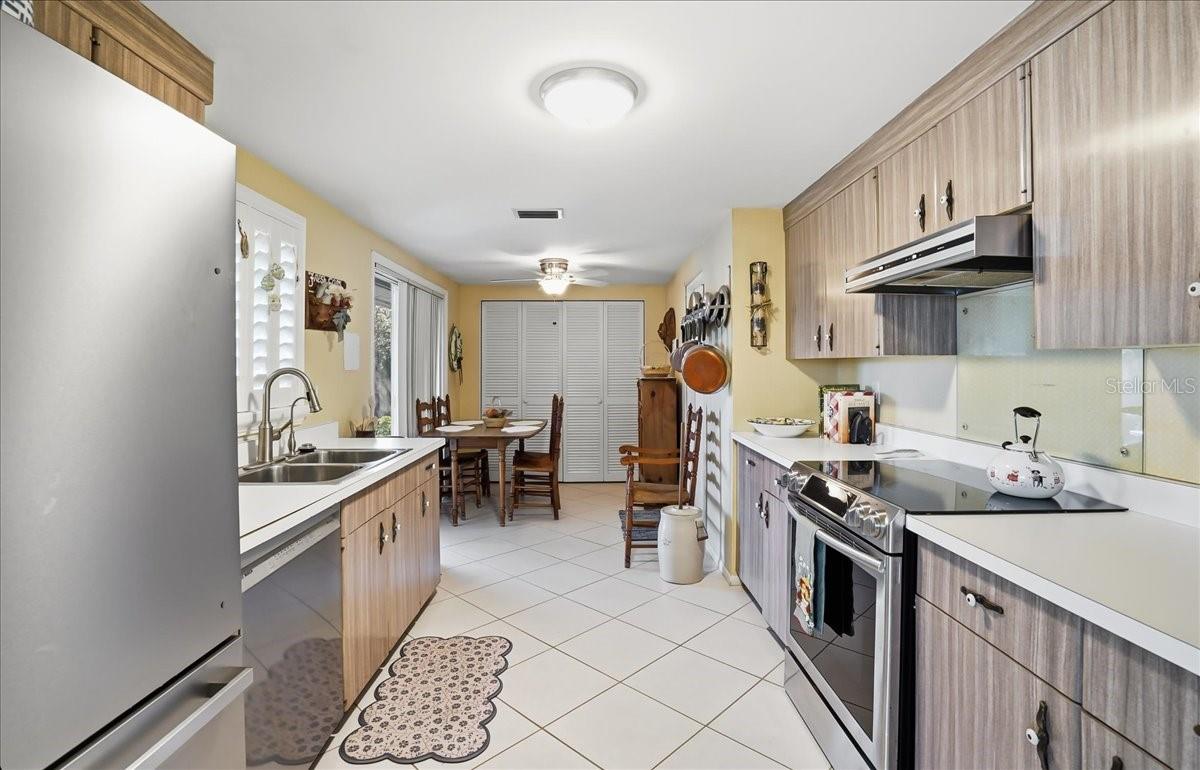 Image 12 of 48 For 6617 Glades Way