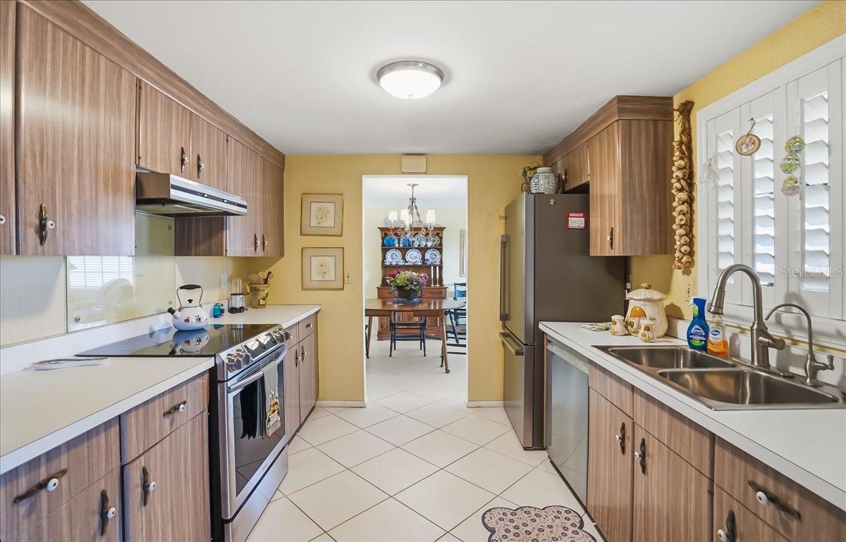 Image 13 of 48 For 6617 Glades Way