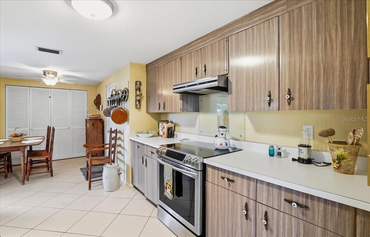 Image 15 of 48 For 6617 Glades Way