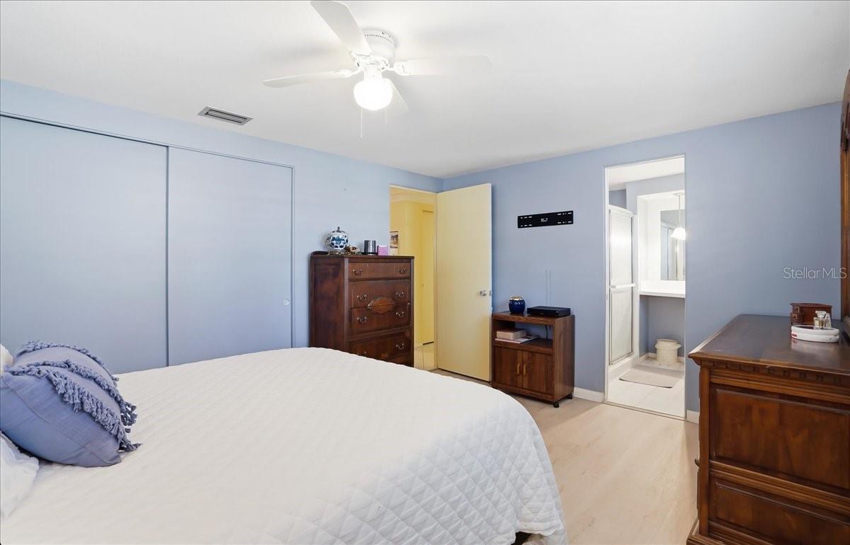 Image 23 of 48 For 6617 Glades Way