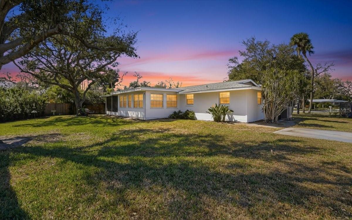 Image 3 of 48 For 6617 Glades Way