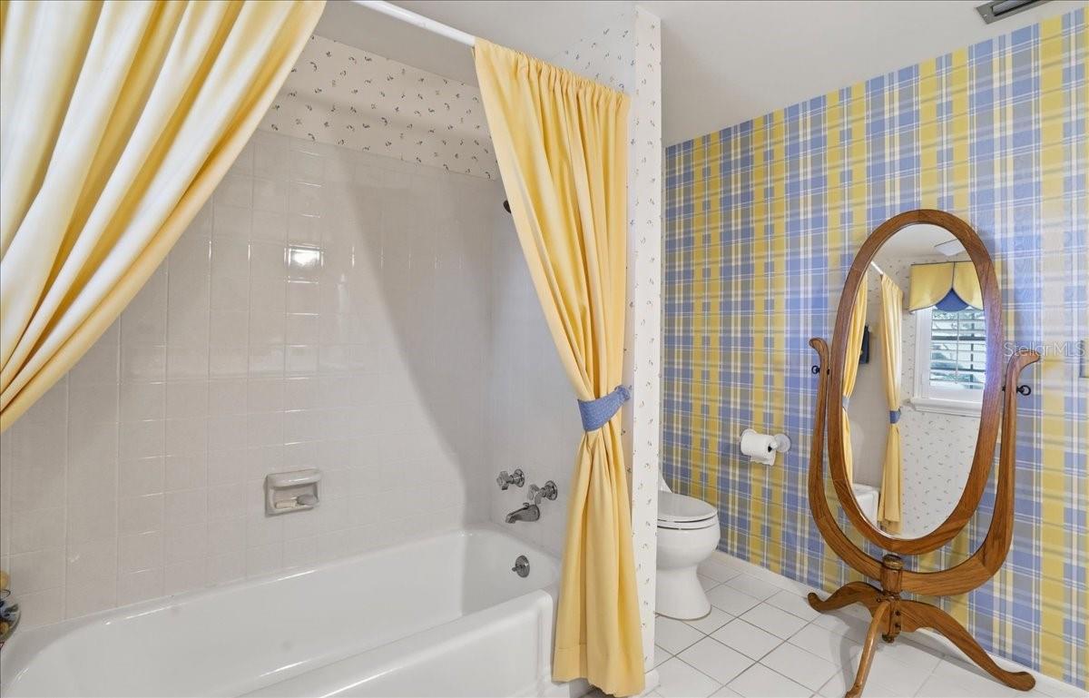 Image 30 of 48 For 6617 Glades Way