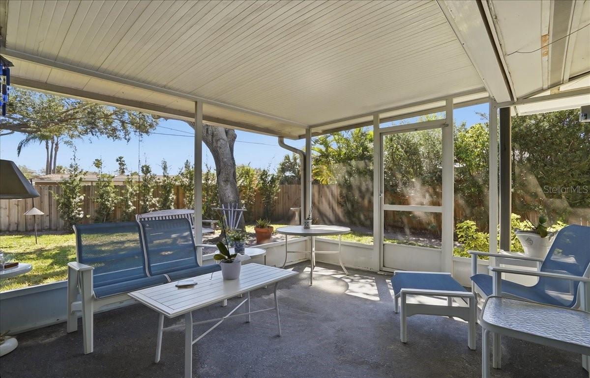 Image 32 of 48 For 6617 Glades Way