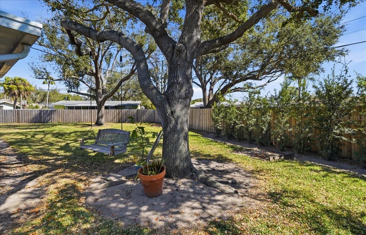 Image 36 of 48 For 6617 Glades Way