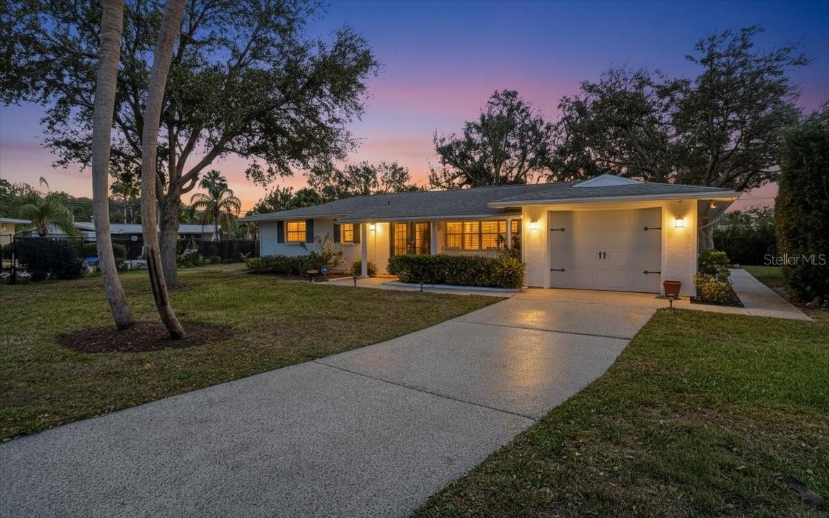 Image 37 of 48 For 6617 Glades Way