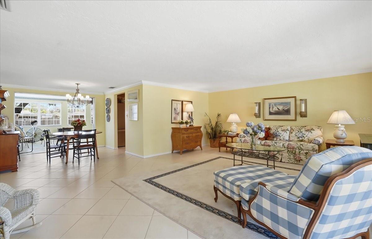 Image 8 of 48 For 6617 Glades Way