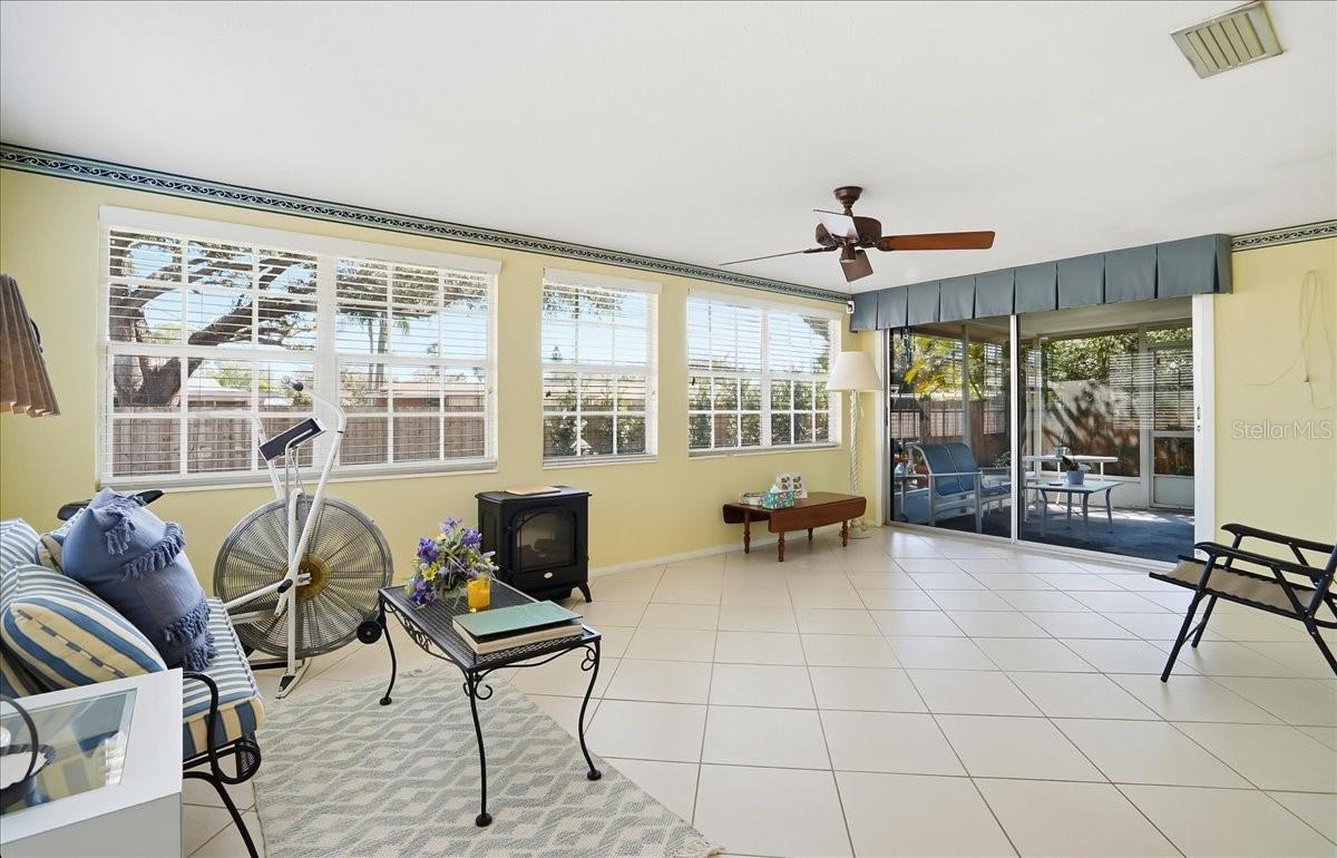 Image 9 of 48 For 6617 Glades Way