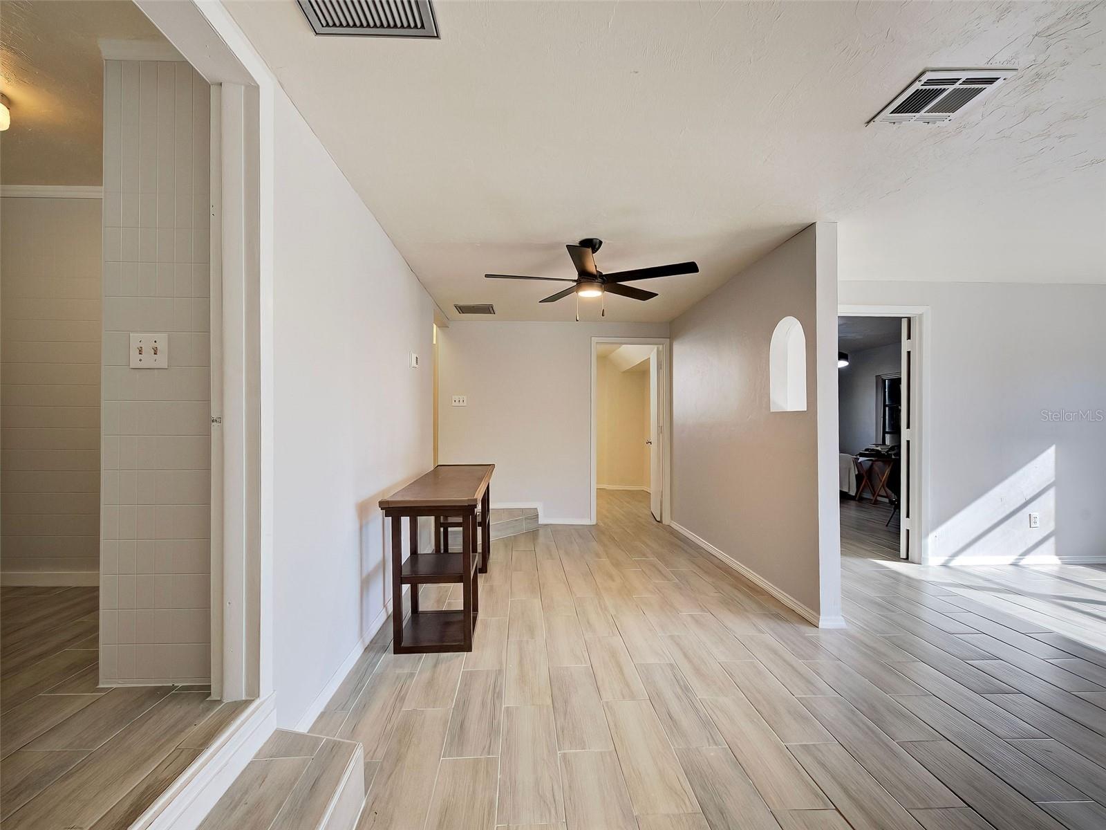 Image 18 of 34 For 313 Jessica Street N