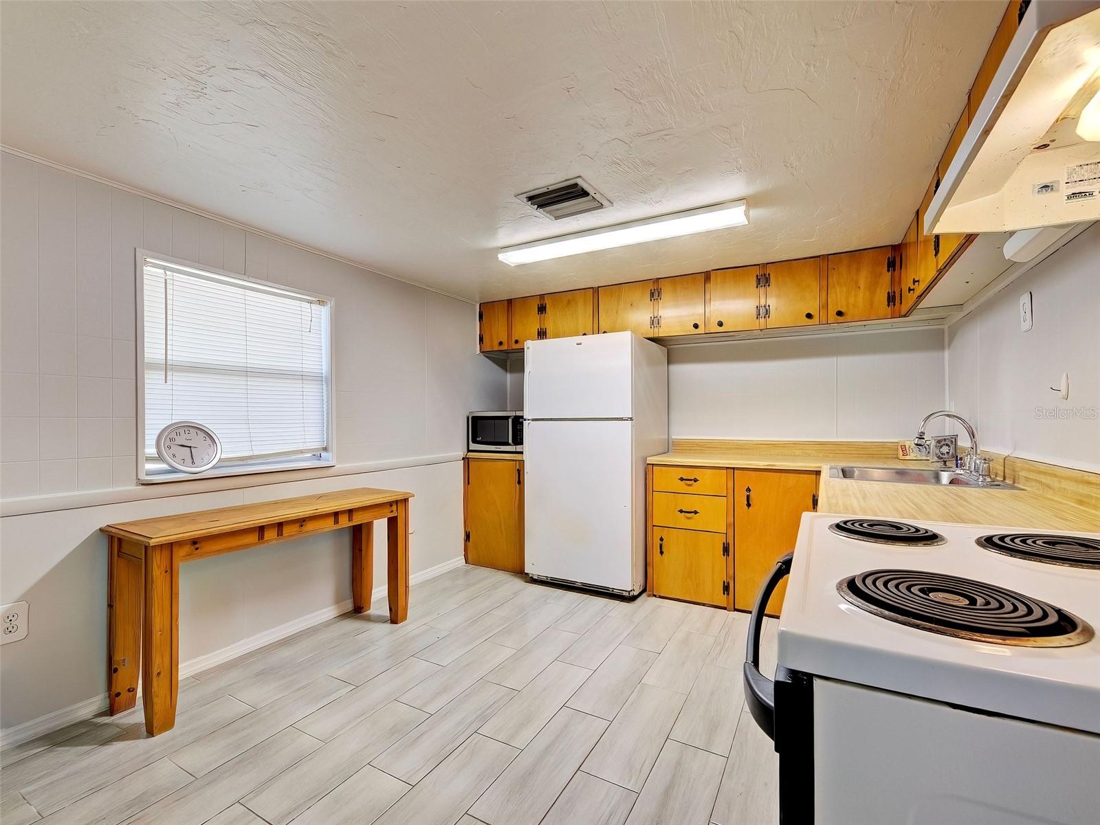 Image 23 of 34 For 313 Jessica Street N