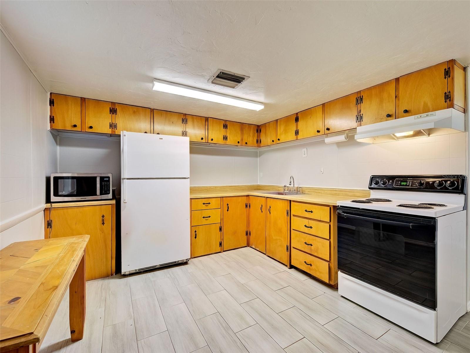 Image 24 of 34 For 313 Jessica Street N