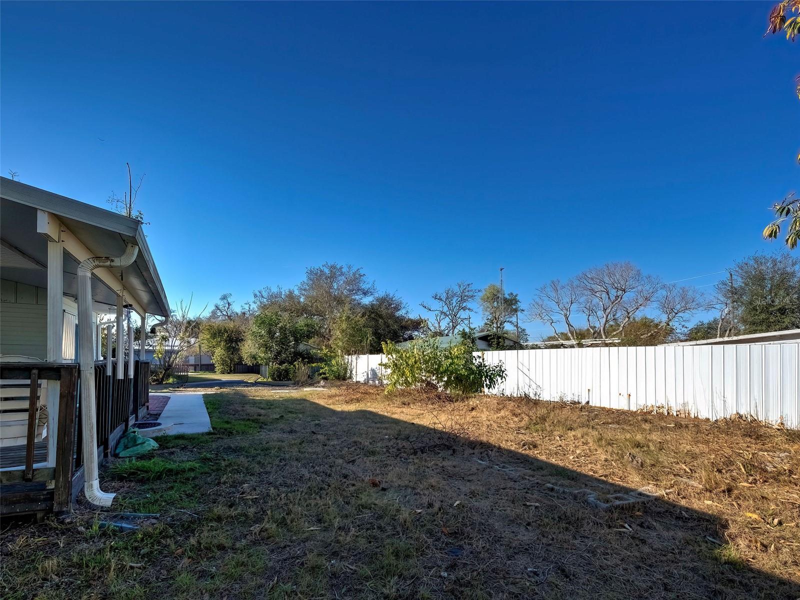 Image 31 of 34 For 313 Jessica Street N