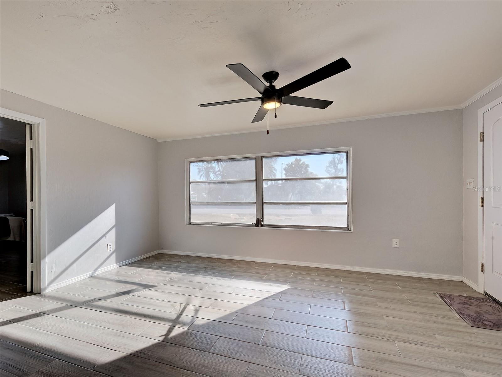 Image 5 of 34 For 313 Jessica Street N