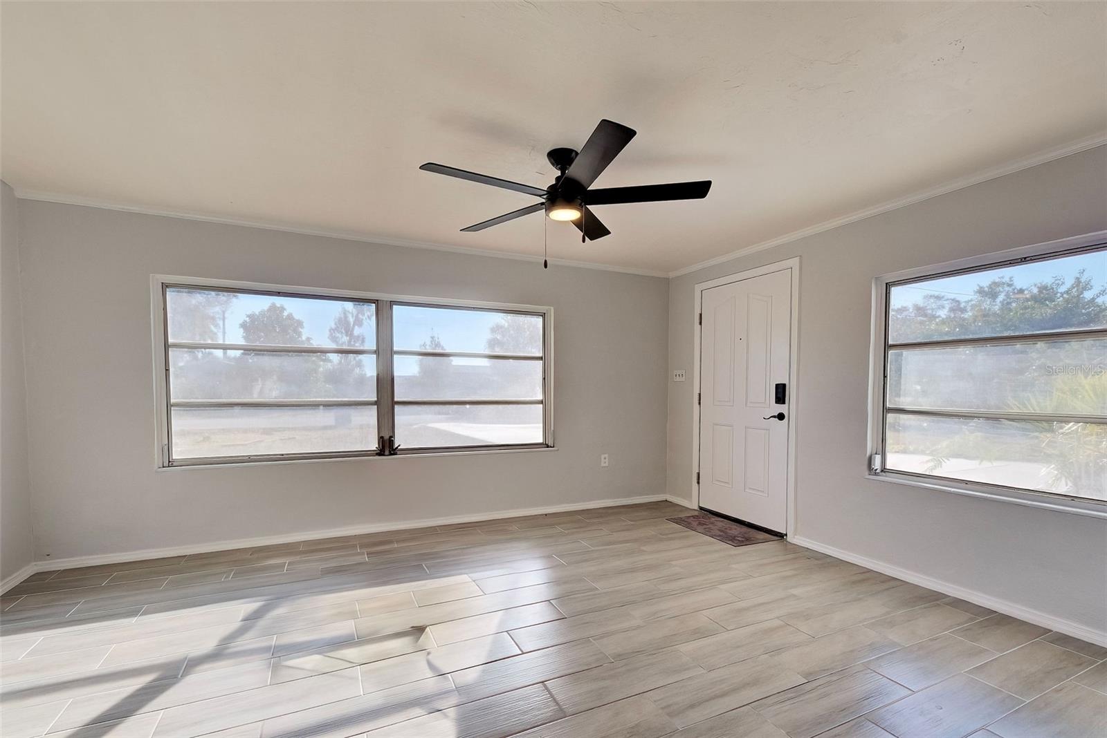 Image 6 of 34 For 313 Jessica Street N