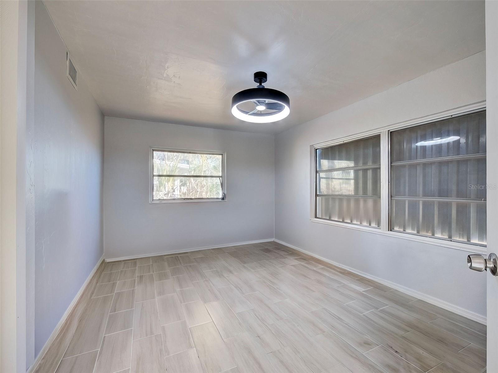 Image 7 of 34 For 313 Jessica Street N