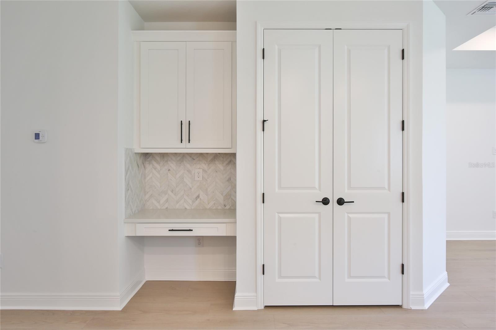 Image 12 of 52 For 17138 Savory Mist Circle