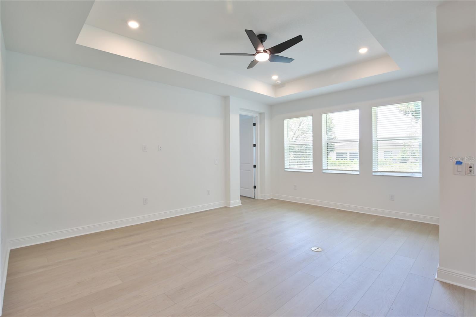 Image 15 of 52 For 17138 Savory Mist Circle