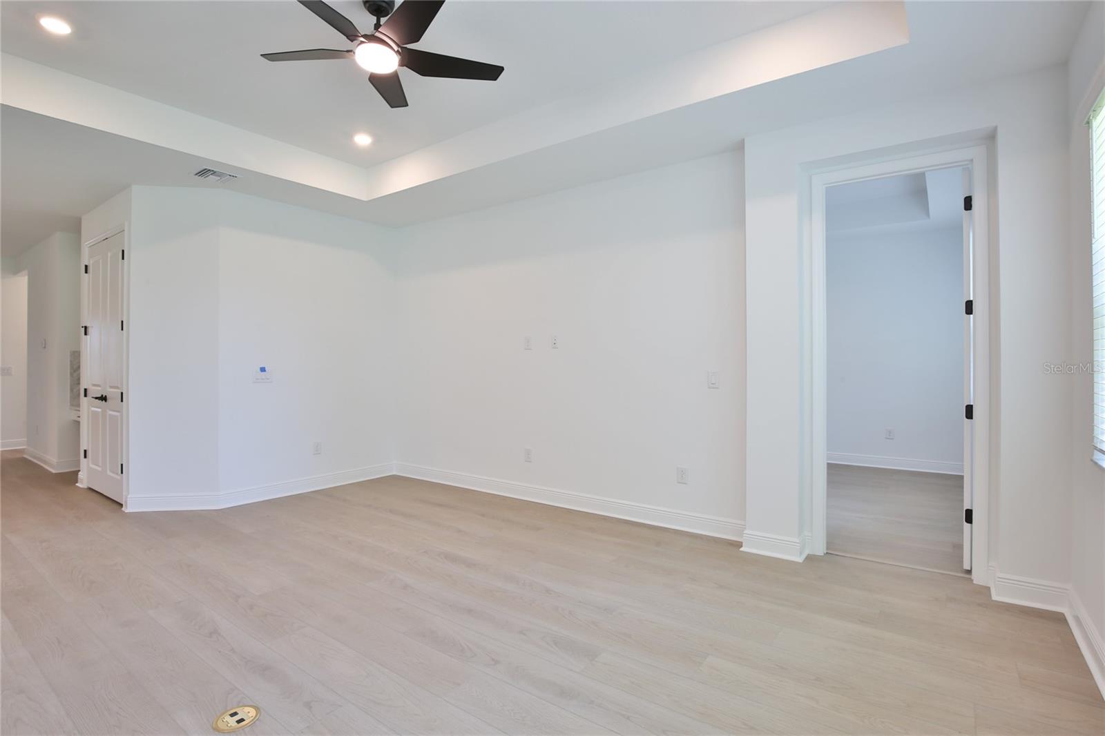 Image 17 of 52 For 17138 Savory Mist Circle