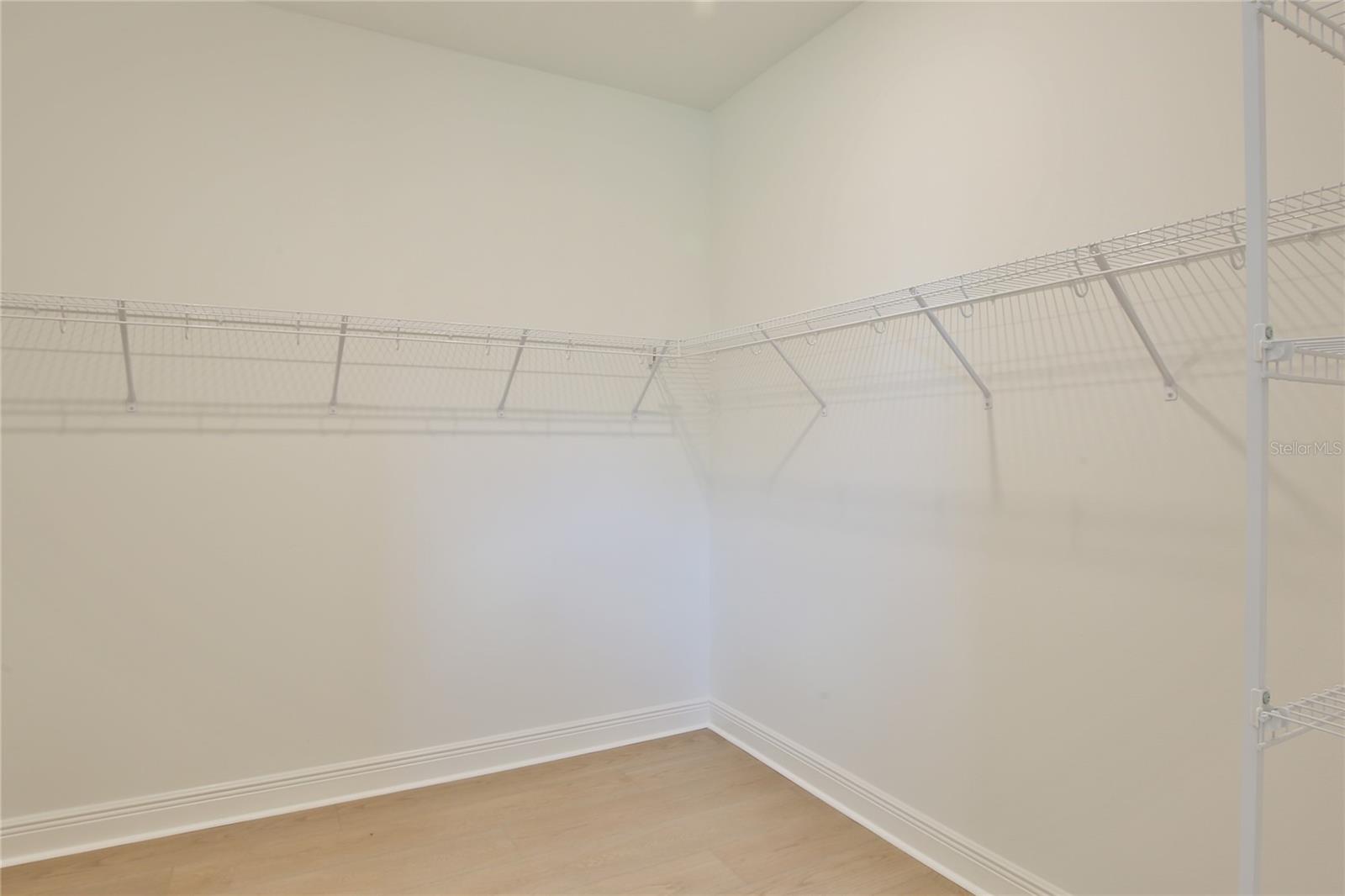 Image 23 of 52 For 17138 Savory Mist Circle