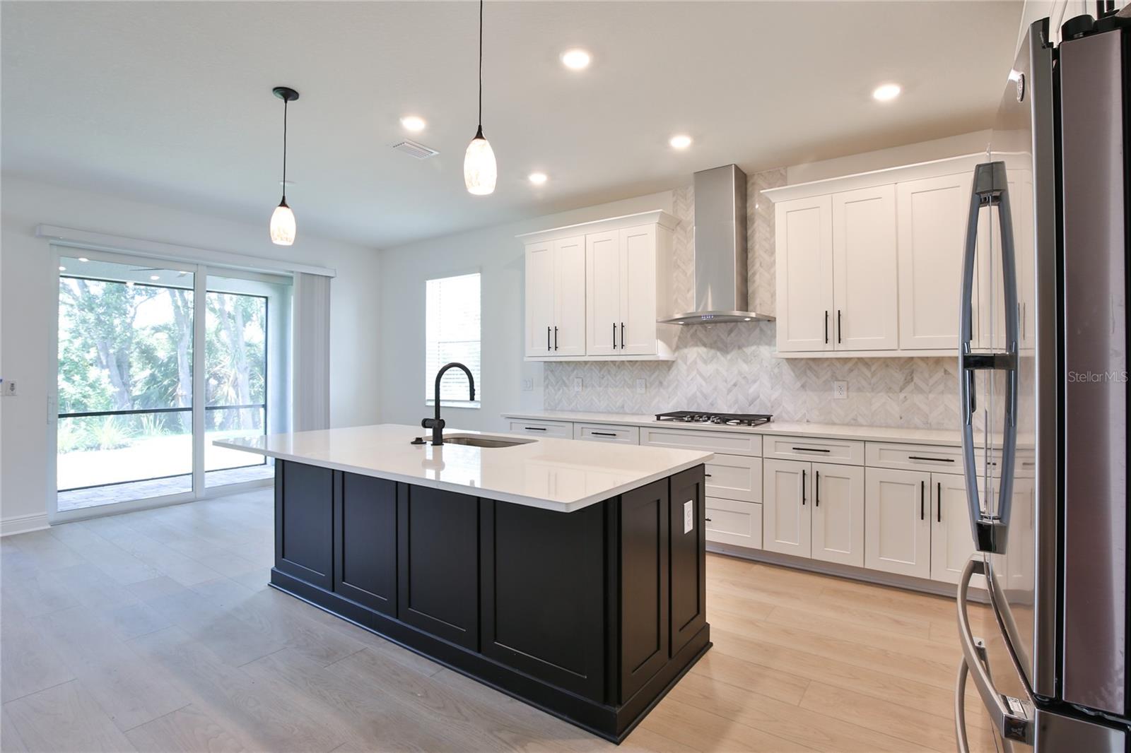 Image 6 of 52 For 17138 Savory Mist Circle