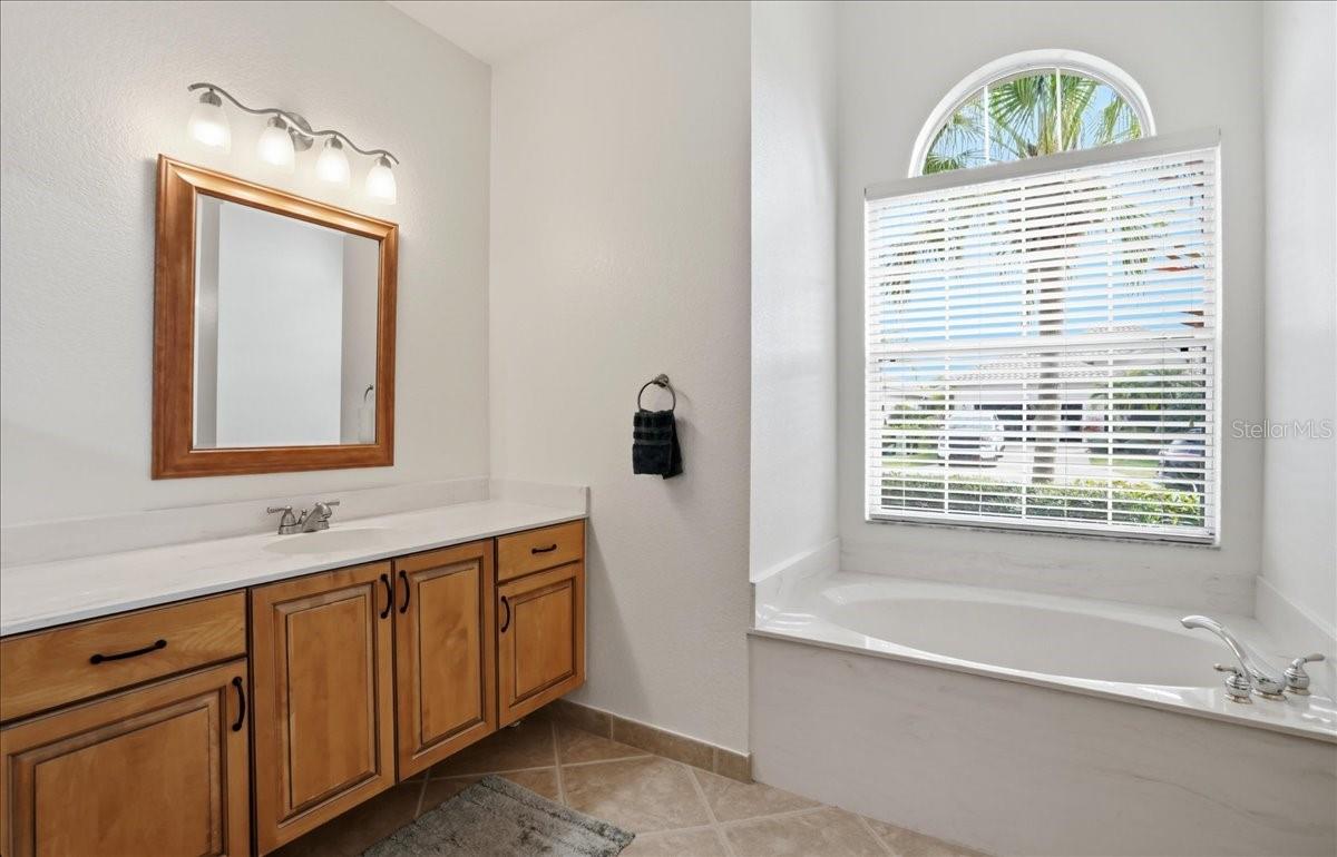 Image 28 of 61 For 6558 41st Court E