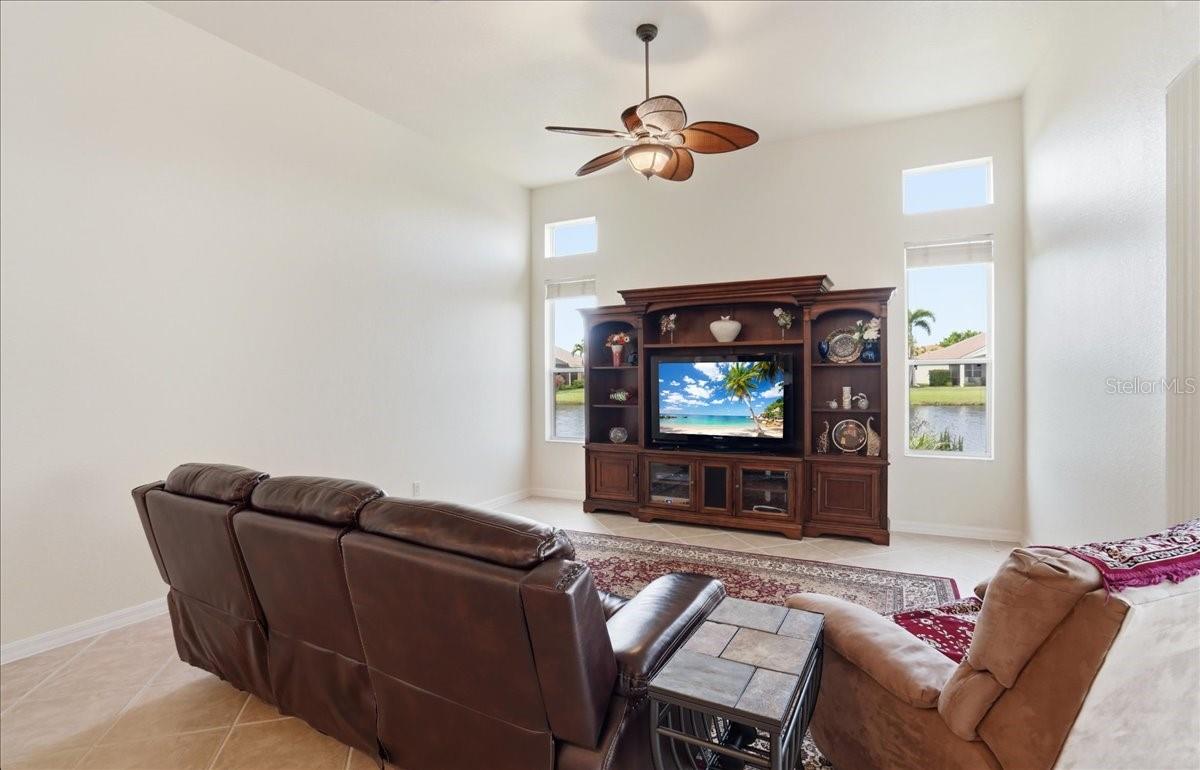 Image 7 of 61 For 6558 41st Court E