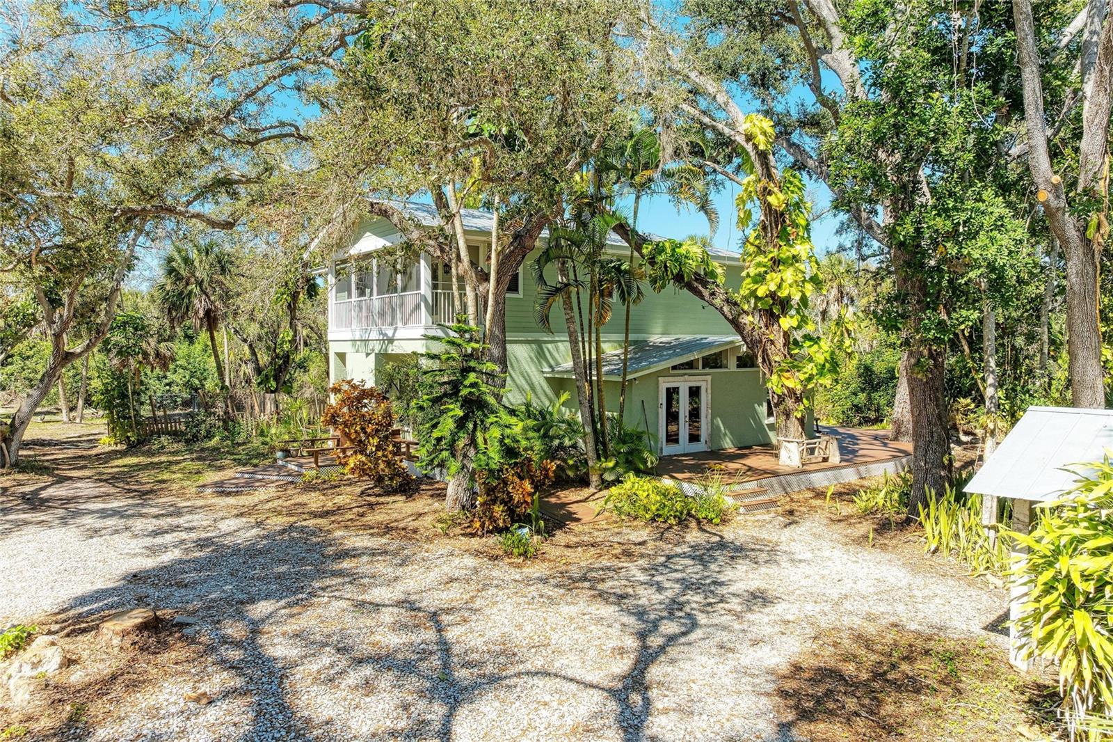 Image 23 of 100 For 820 Elm Street