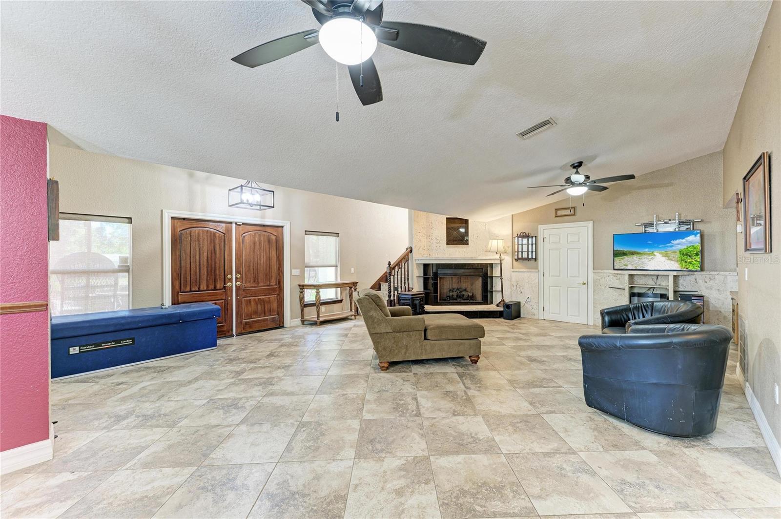 Image 28 of 100 For 820 Elm Street