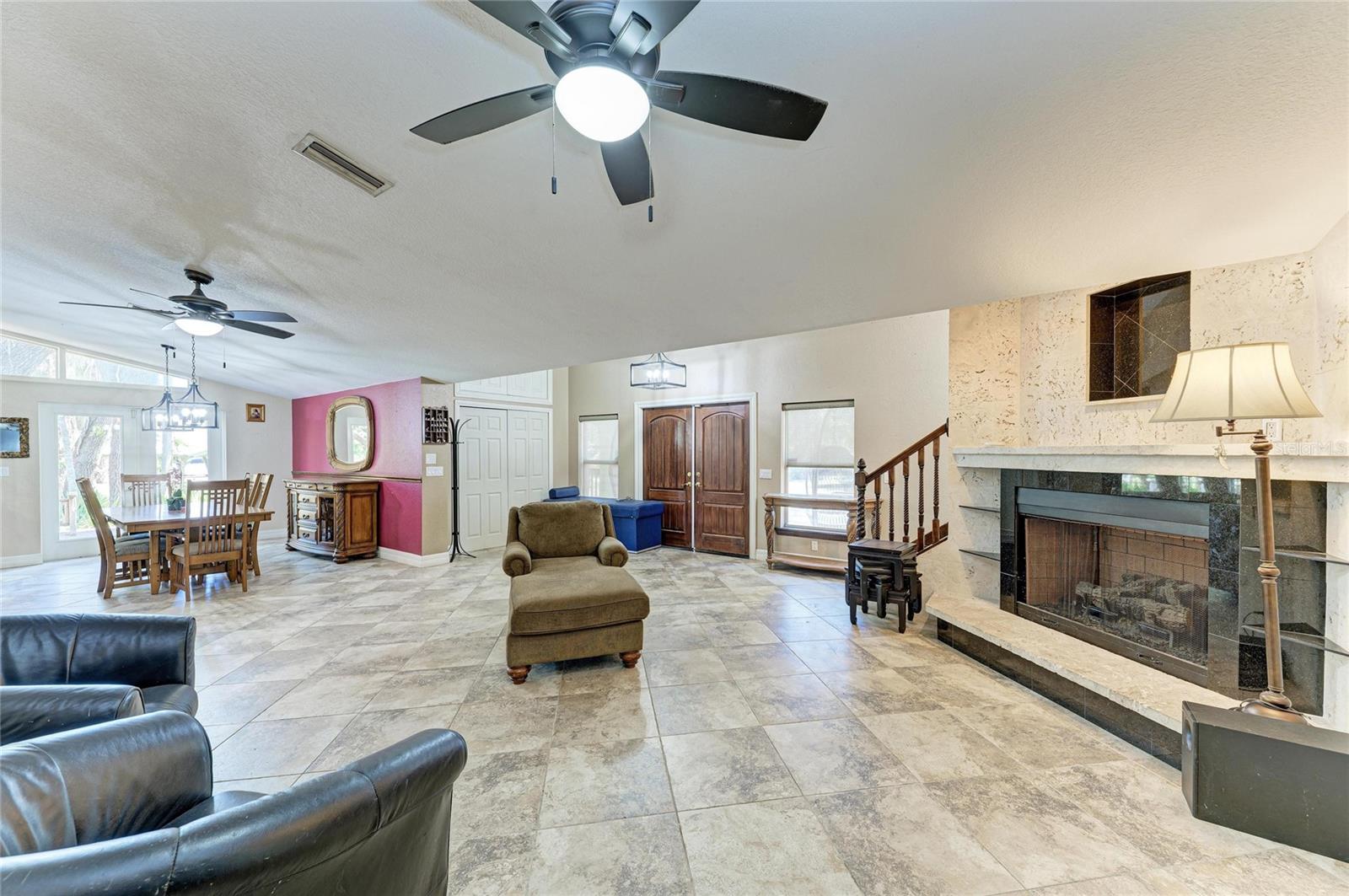 Image 29 of 100 For 820 Elm Street