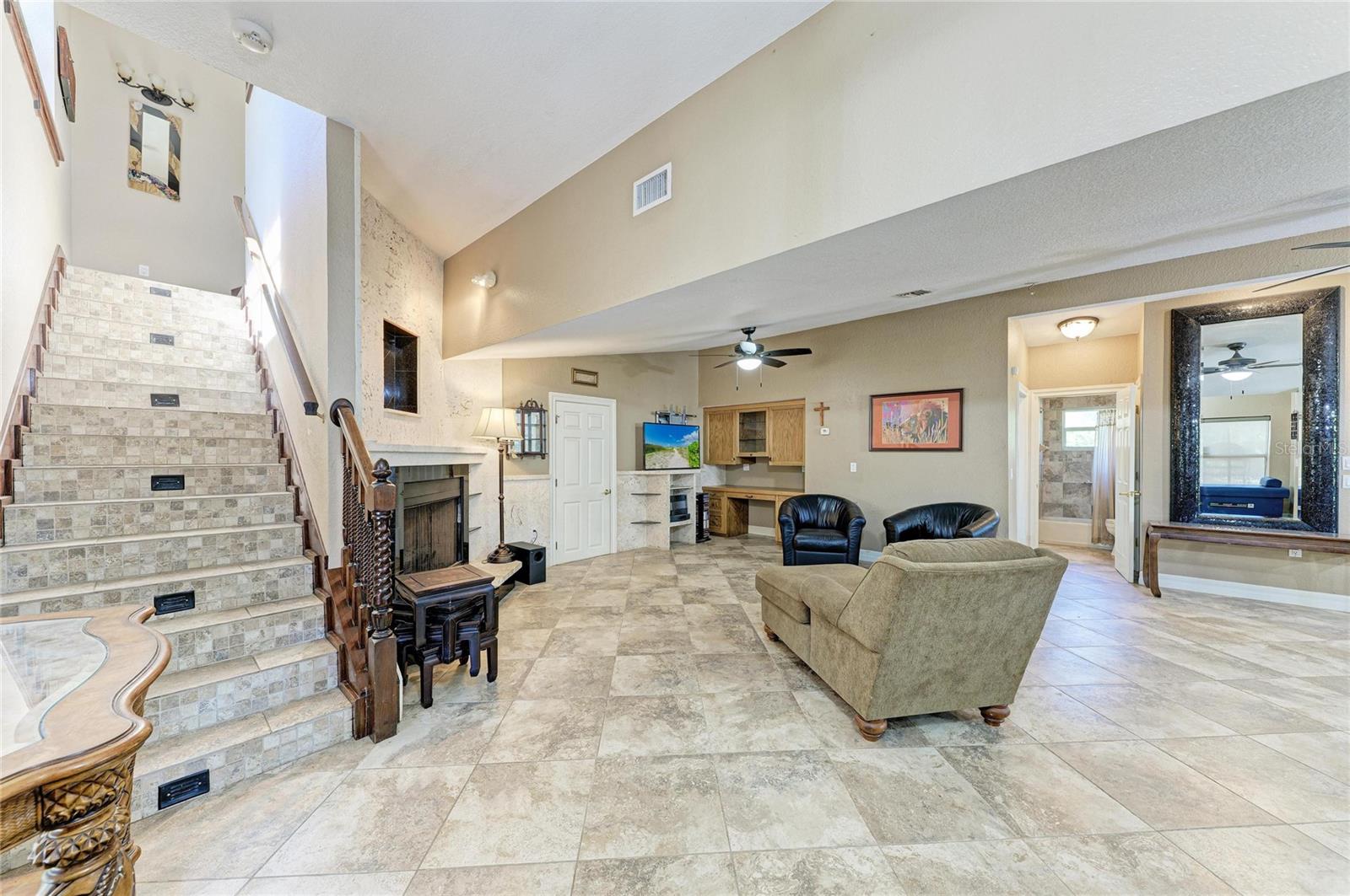 Image 31 of 100 For 820 Elm Street