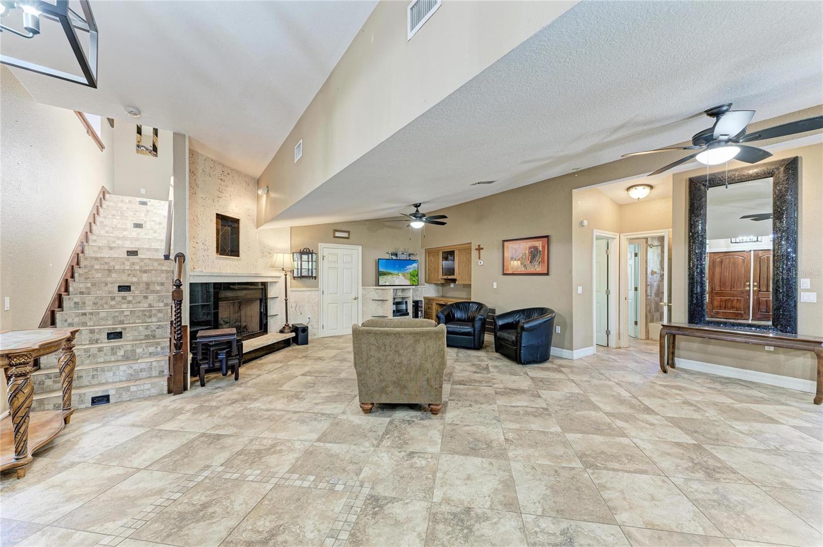 Image 32 of 100 For 820 Elm Street