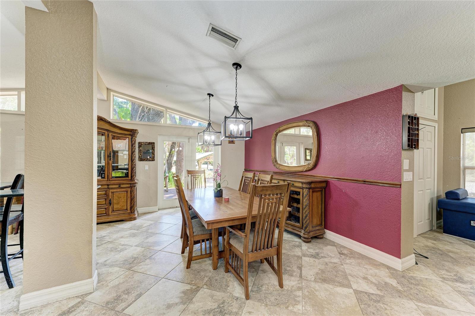 Image 33 of 100 For 820 Elm Street