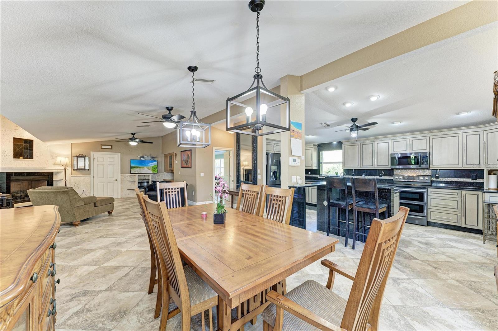 Image 35 of 100 For 820 Elm Street