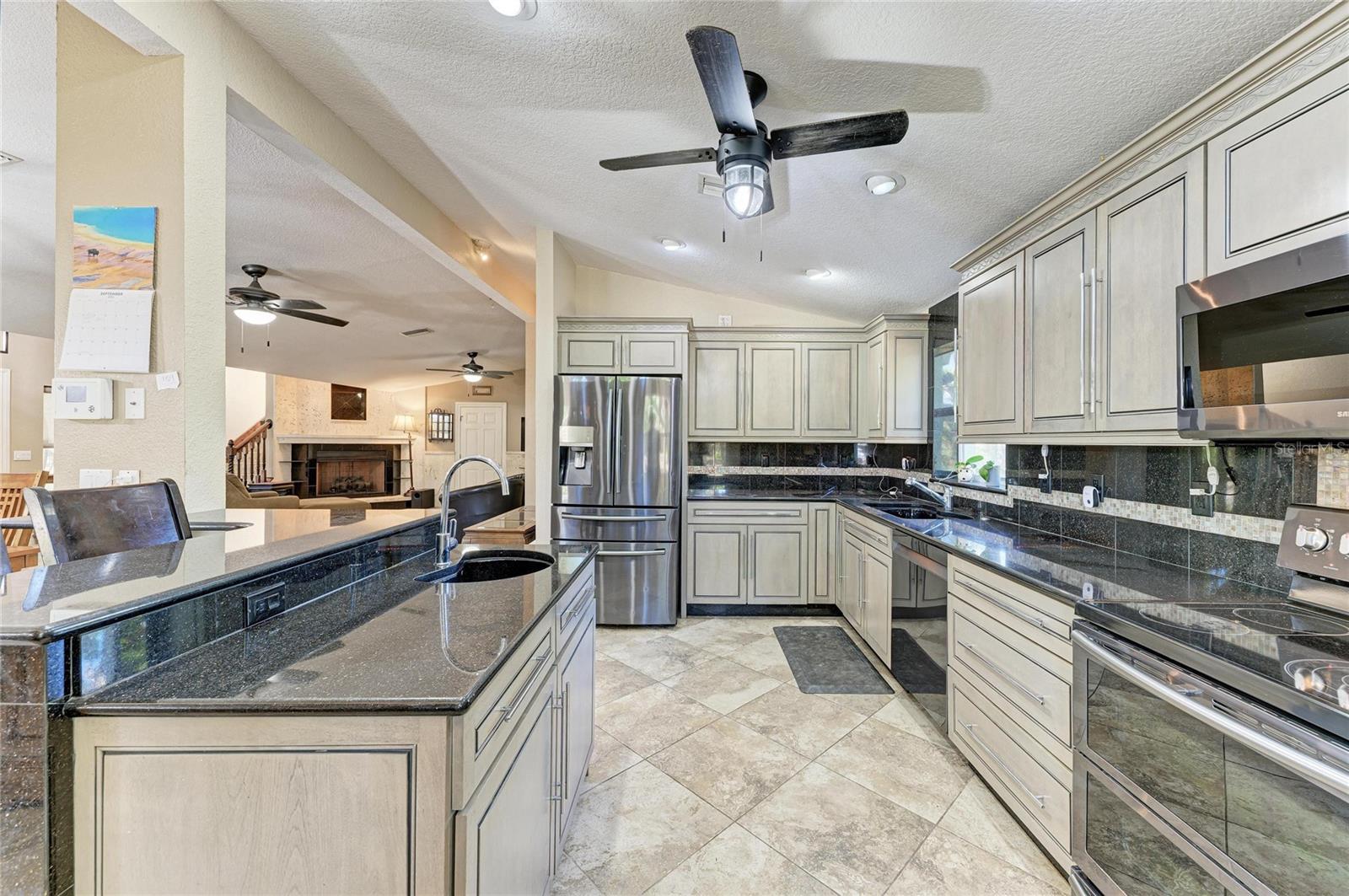 Image 38 of 100 For 820 Elm Street