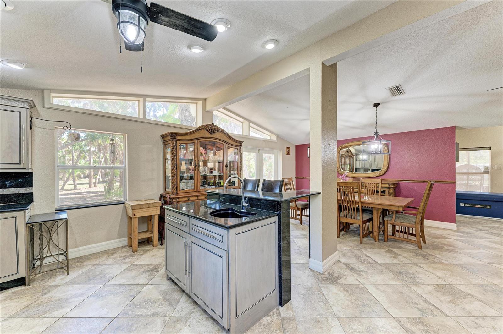 Image 42 of 100 For 820 Elm Street