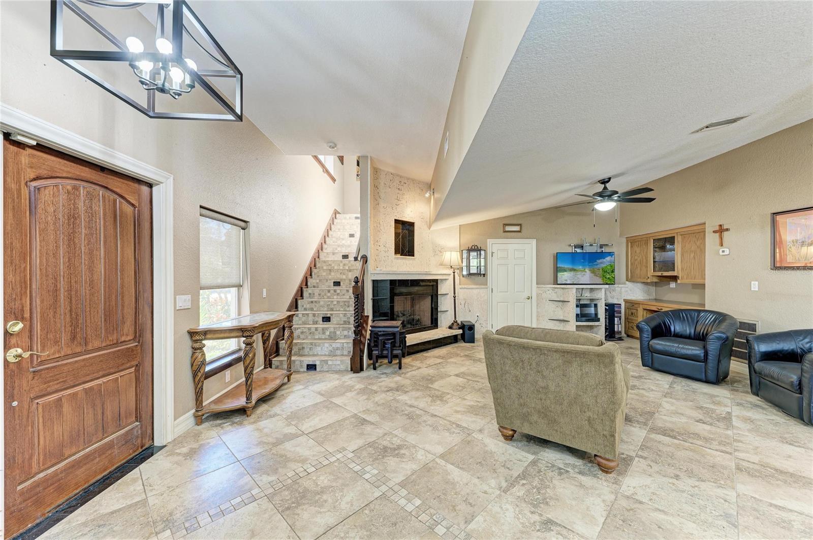 Image 46 of 100 For 820 Elm Street