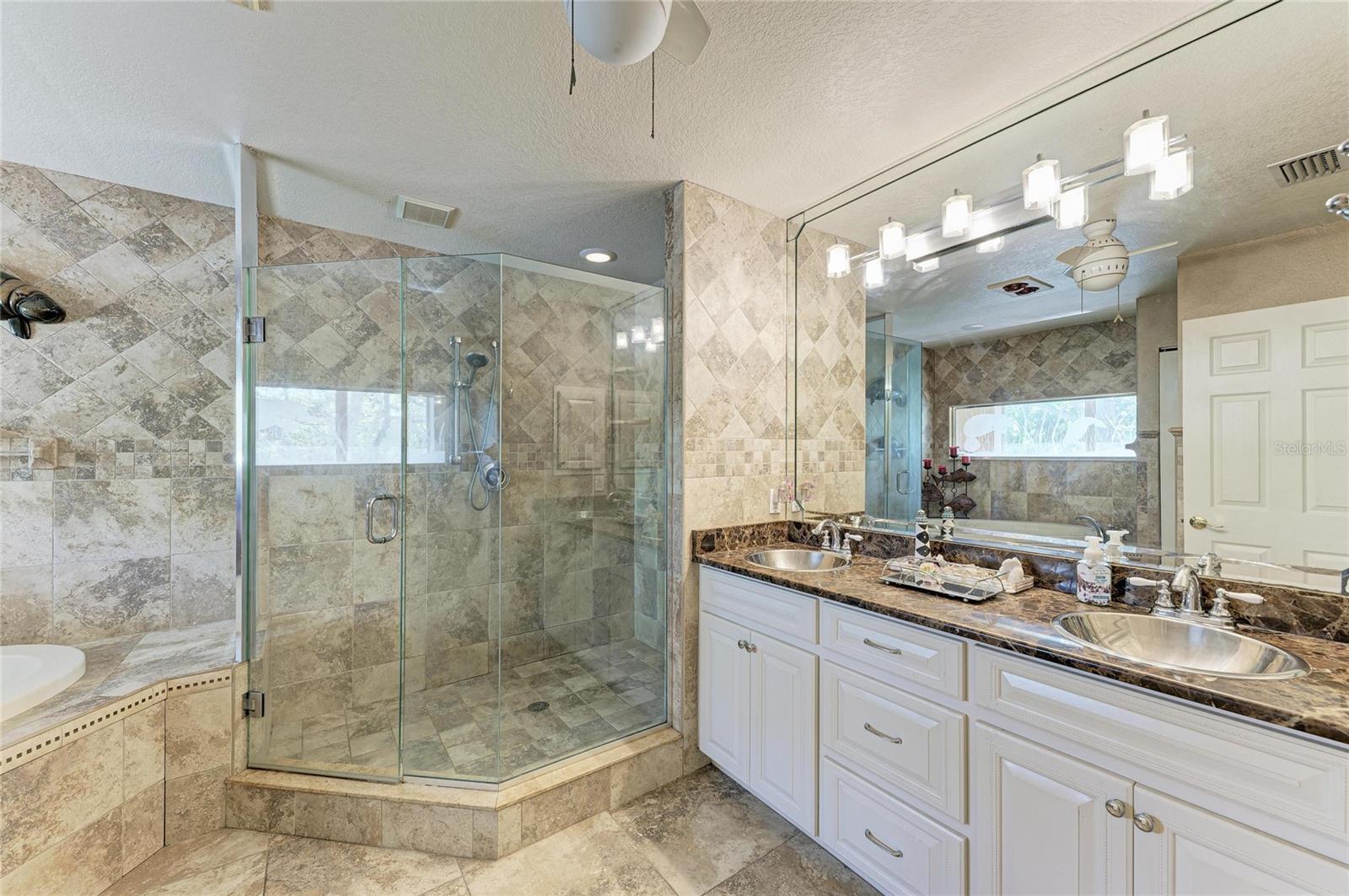 Image 52 of 100 For 820 Elm Street